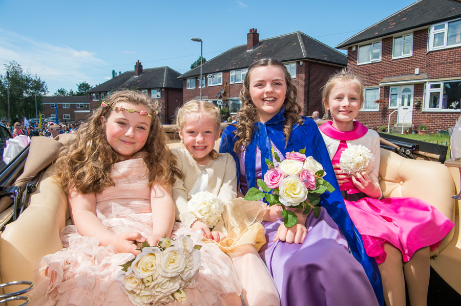 Queen and attendants in car2